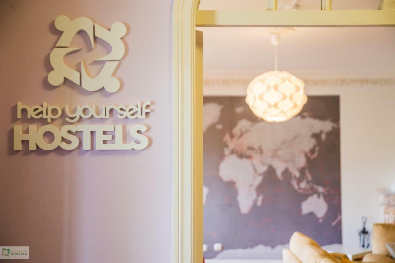 Help Yourself Hostels - Carcavelos Coast Екстериор снимка