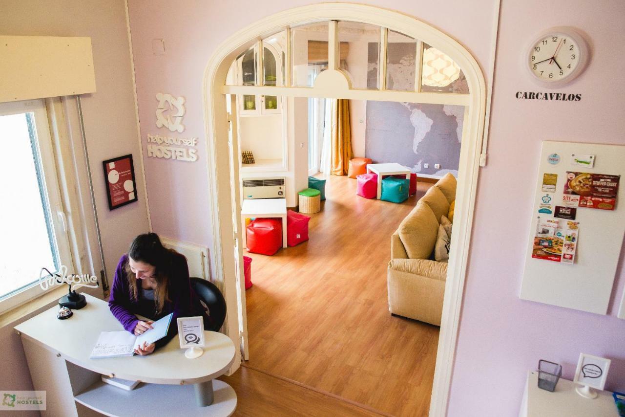 Help Yourself Hostels - Carcavelos Coast Екстериор снимка