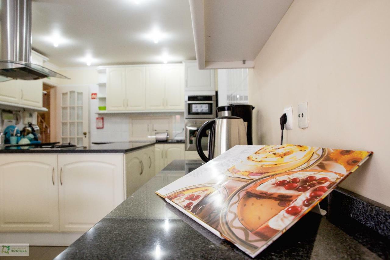 Help Yourself Hostels - Carcavelos Coast Екстериор снимка