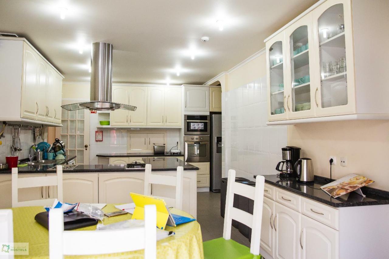 Help Yourself Hostels - Carcavelos Coast Екстериор снимка